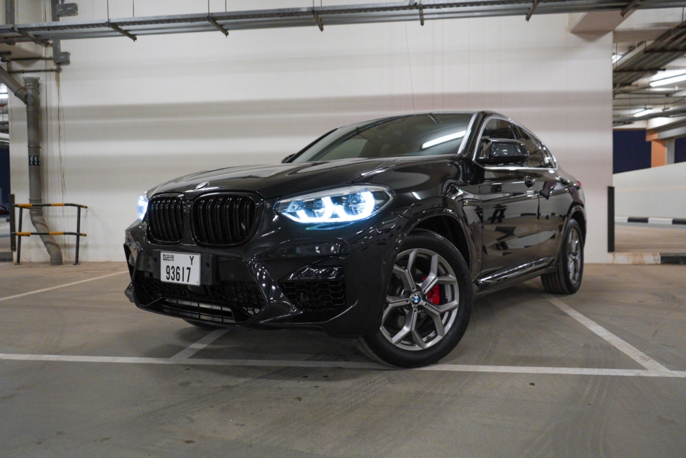 Siyah BMW X4 2020
