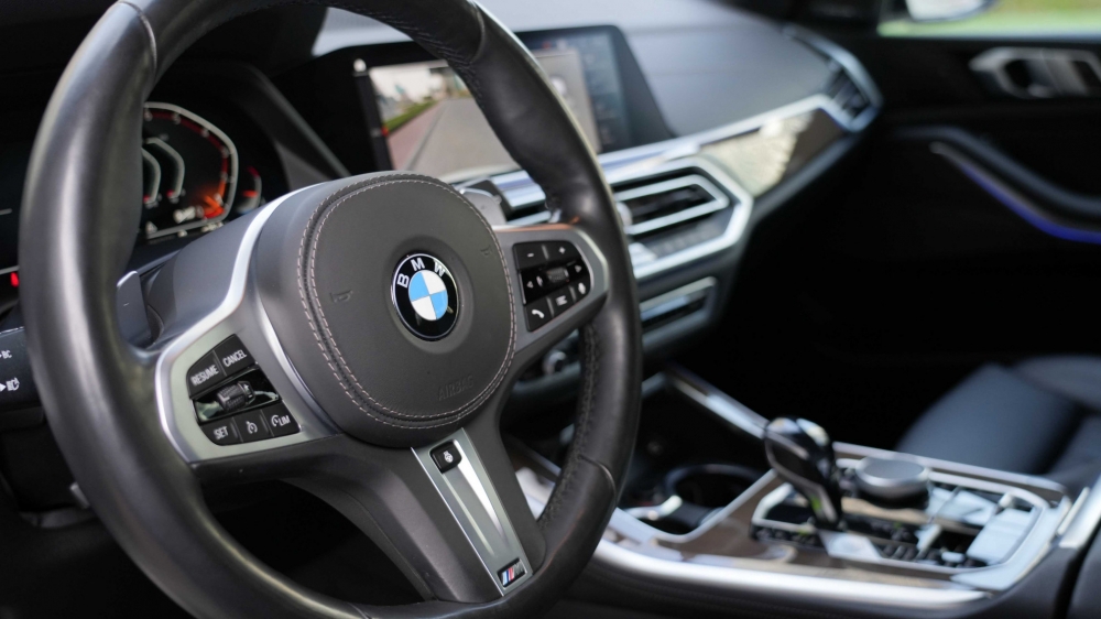 Weiß BMW X5 M-Power 2021