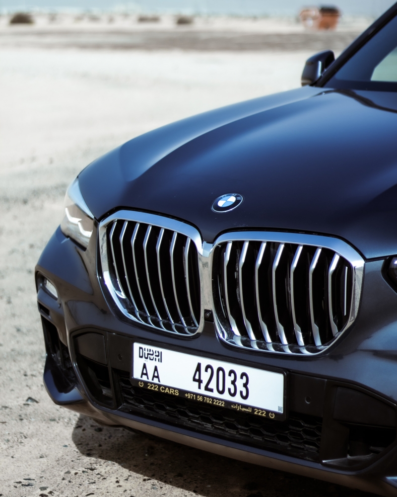 Gris foncé BMW X5 2023