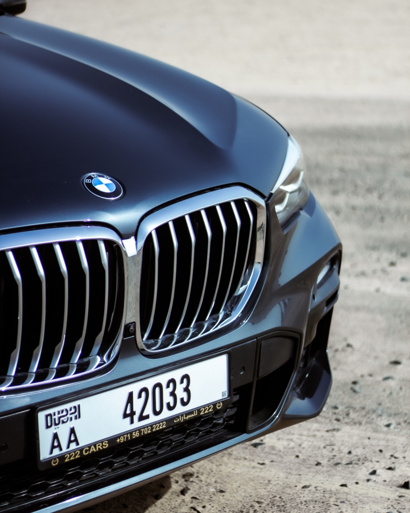 Gris oscuro BMW X5 2023