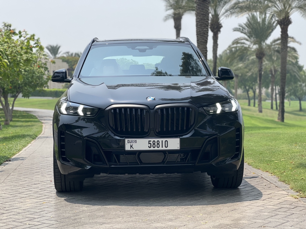 Siyah BMW X5 2024
