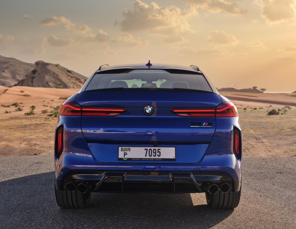 Blau BMW X6 M-Wettbewerb 2022