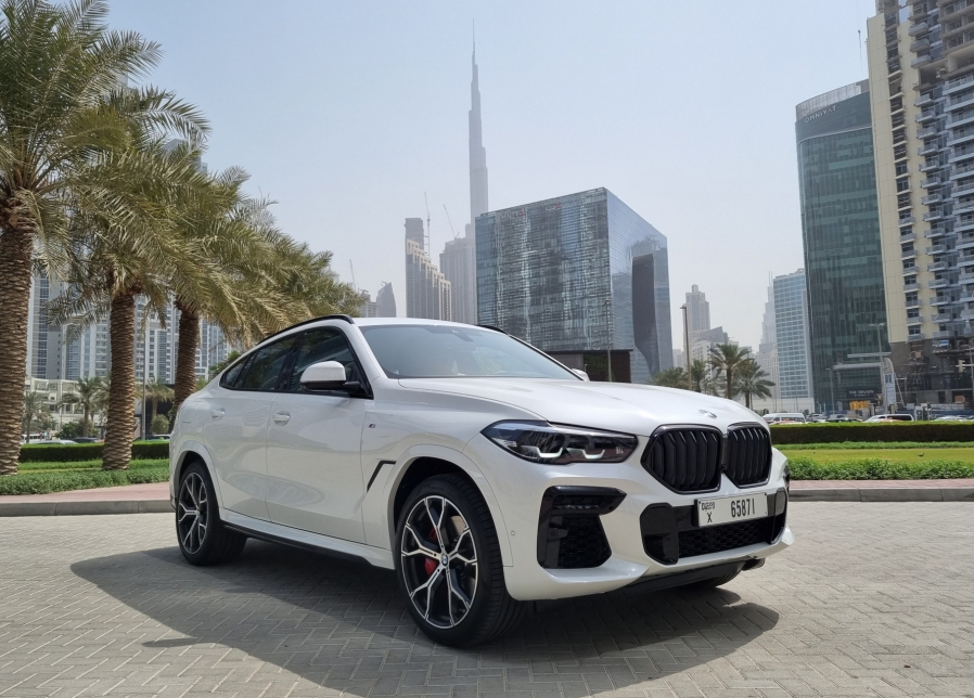 Huur BMW X6 xDrive40i 2023 in Dubai