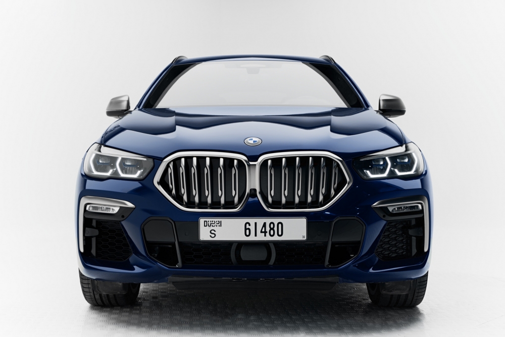 Blau BMW X6 M50i 2022