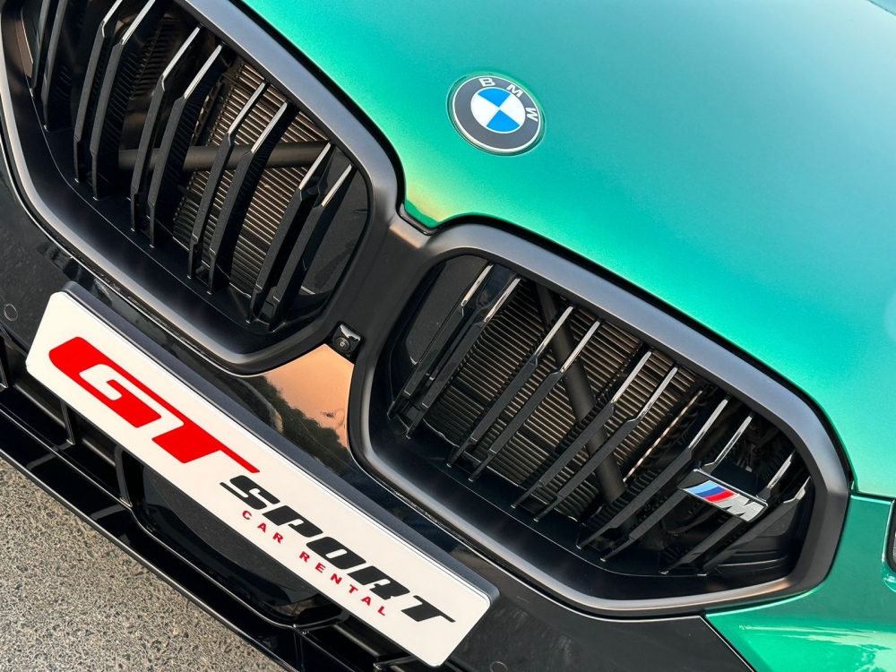 Зеленый BMW Х6 М60И 2024 год