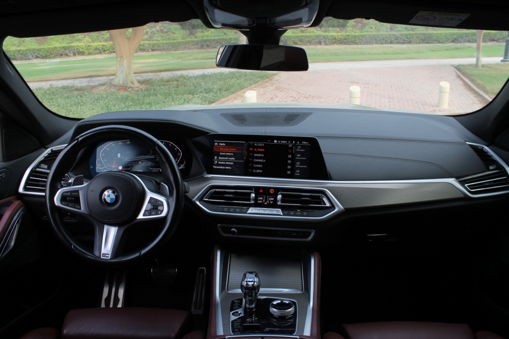 Черный BMW Х6 xDrive40i 2022 год
