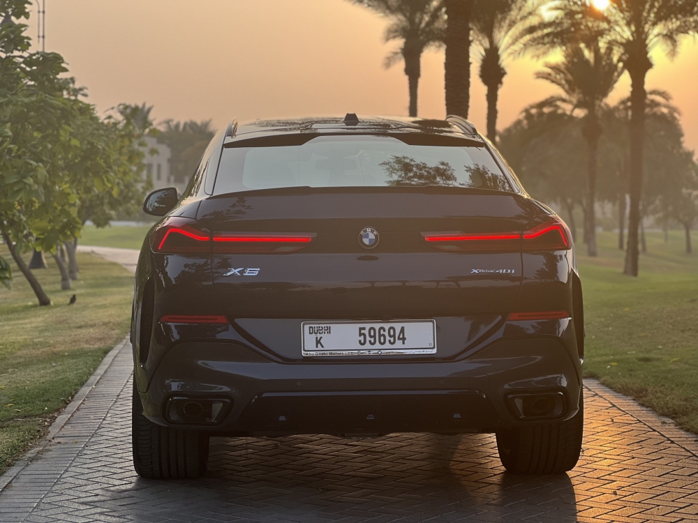 Серый BMW Х6 2024 год