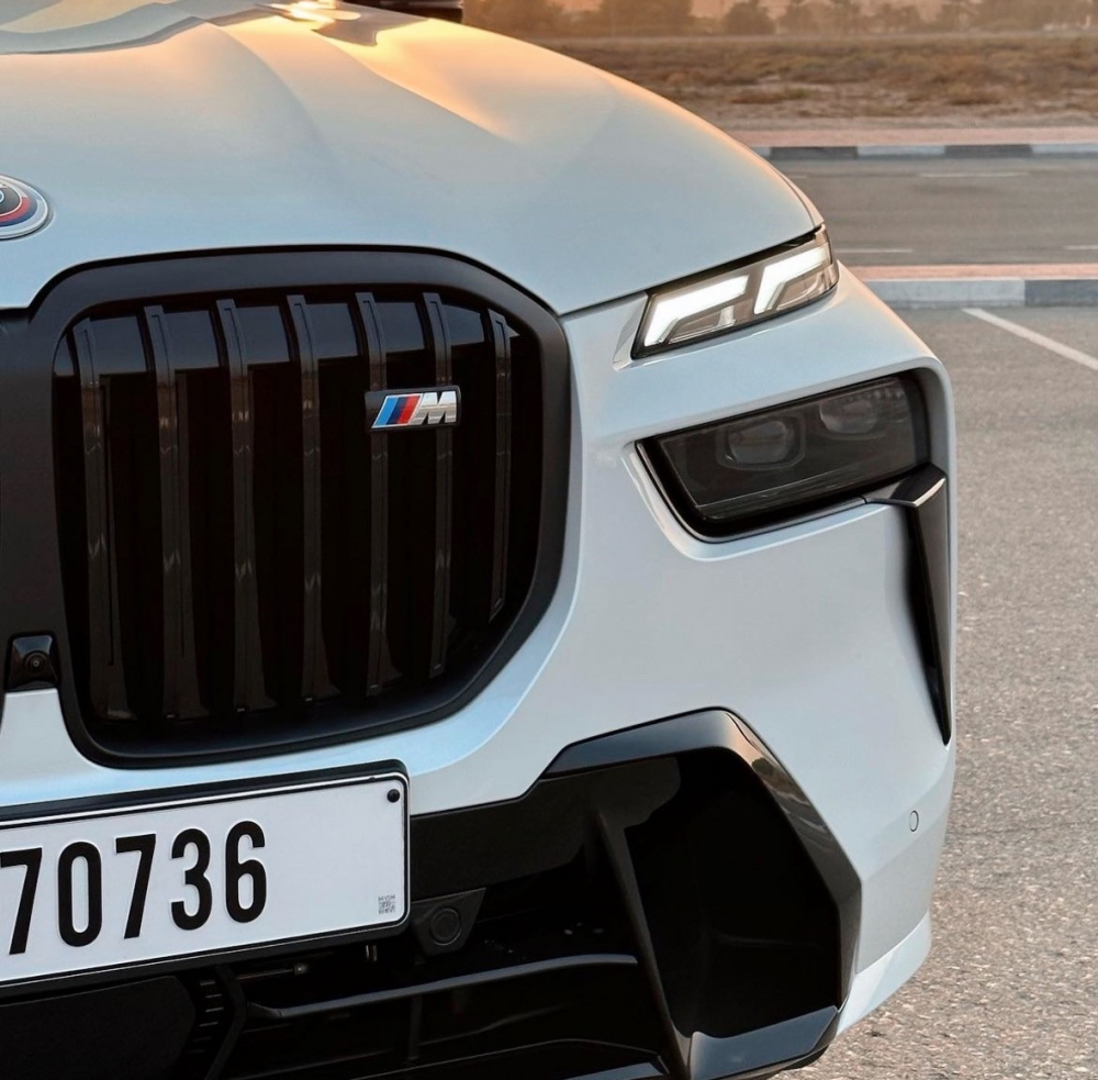 White BMW X7 M60i 2023