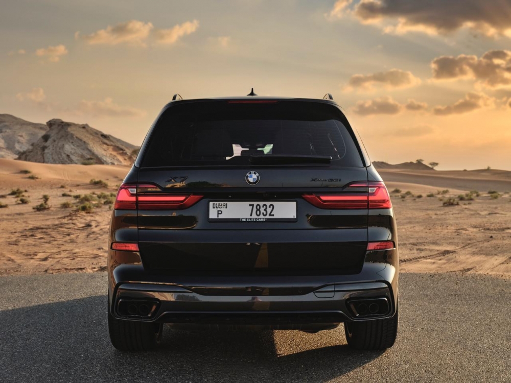 zwart BMW X7 2020