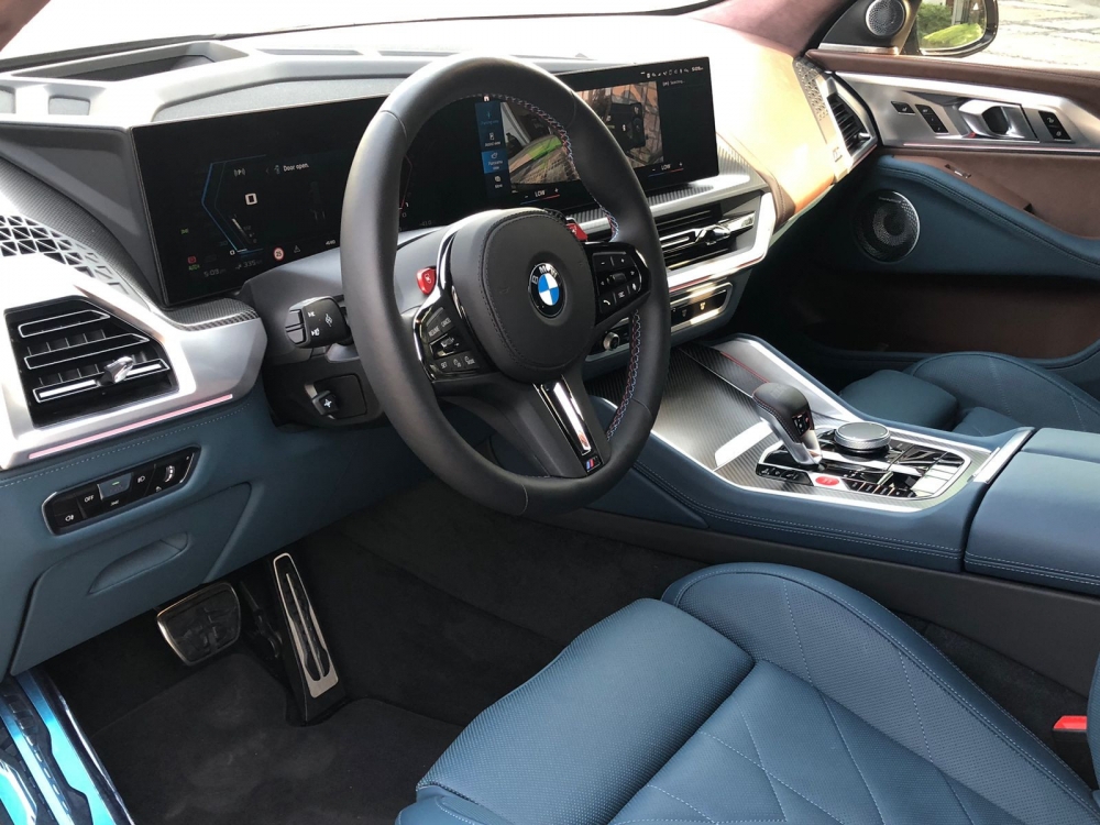 Серый металлик BMW ХМ 2023 год