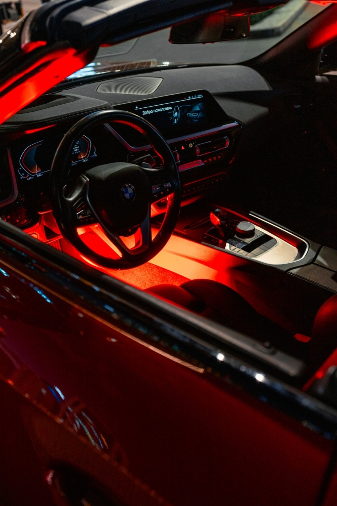 Красный BMW Z4 2020 год