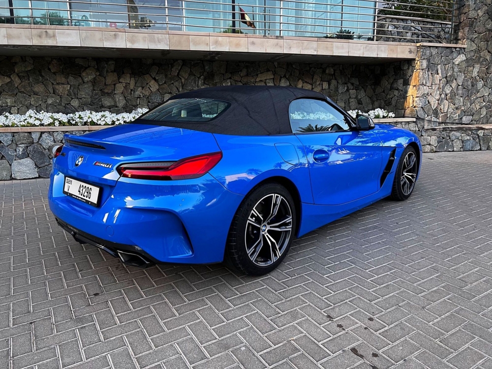 Azul BMW Z4 2021
