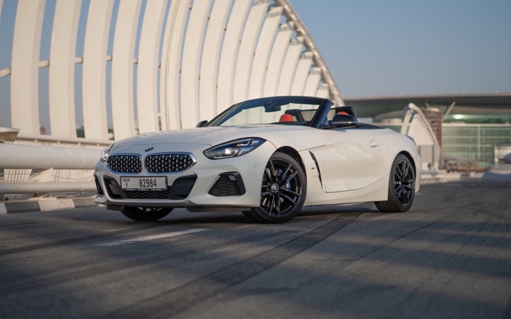 Белый BMW Z4 2022 год