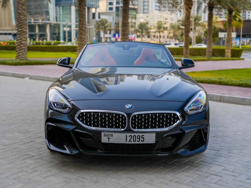 Siyah BMW Z4 2022