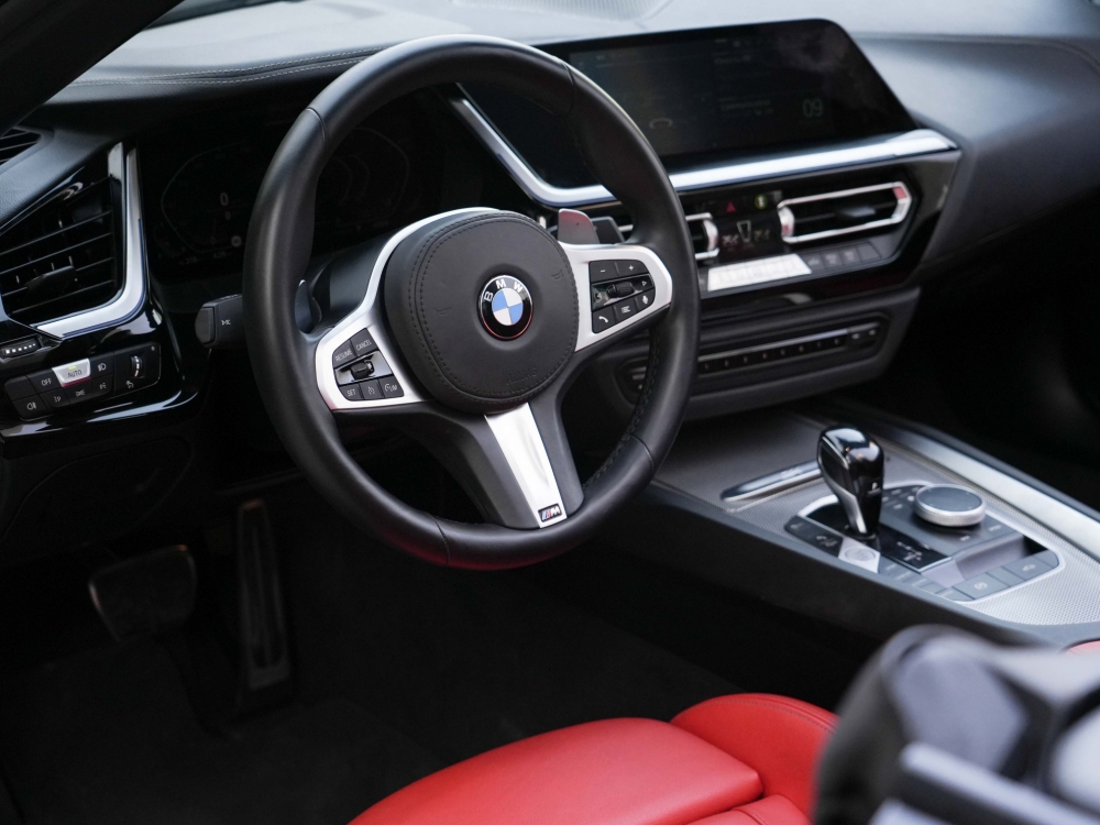 Siyah BMW Z4 2022