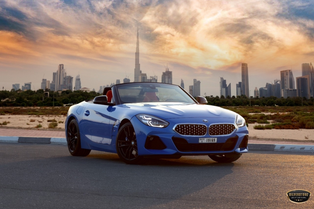 Голубой BMW Z4 2022 год