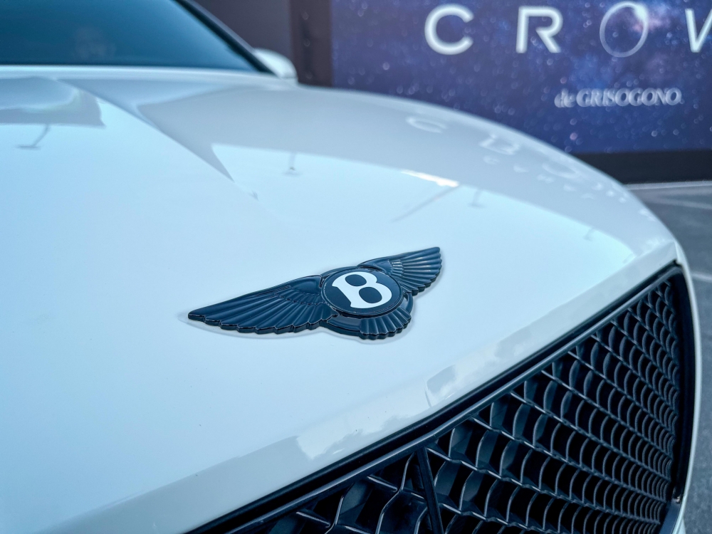 Beyaz Bentley Bentayga Siyah Sürüm 2021