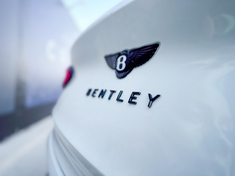 White Bentley Bentayga Black Edition 2021
