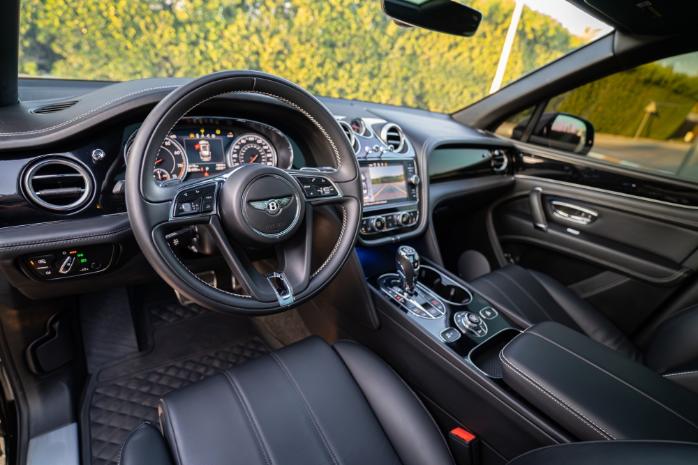 Schwarz Bentley Bentayga 2020