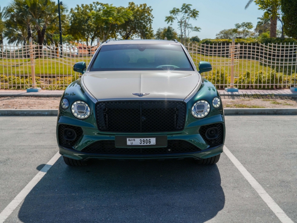 Yeşil Bentley Bentayga 2021