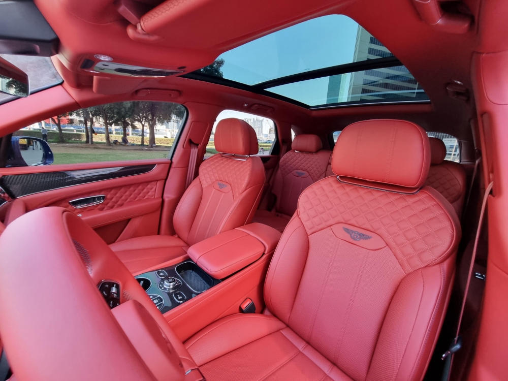 Mavi Bentley Bentayga 2021