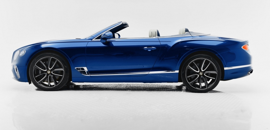 Blu Bentley Continental GT decappottabile 2020