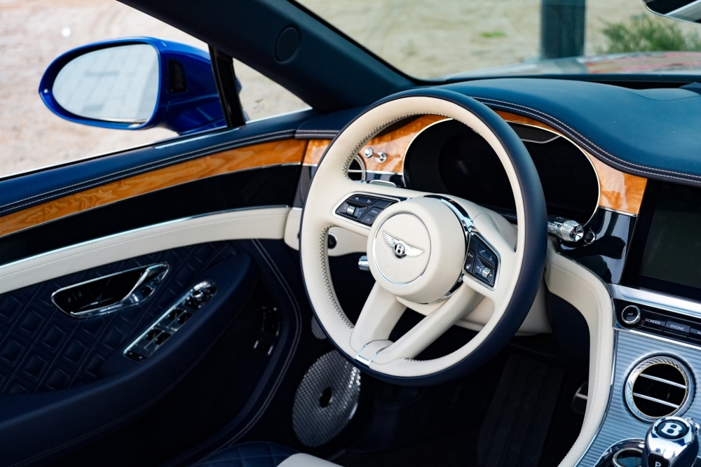 Mavi Bentley Continental GT Cabrio 2022