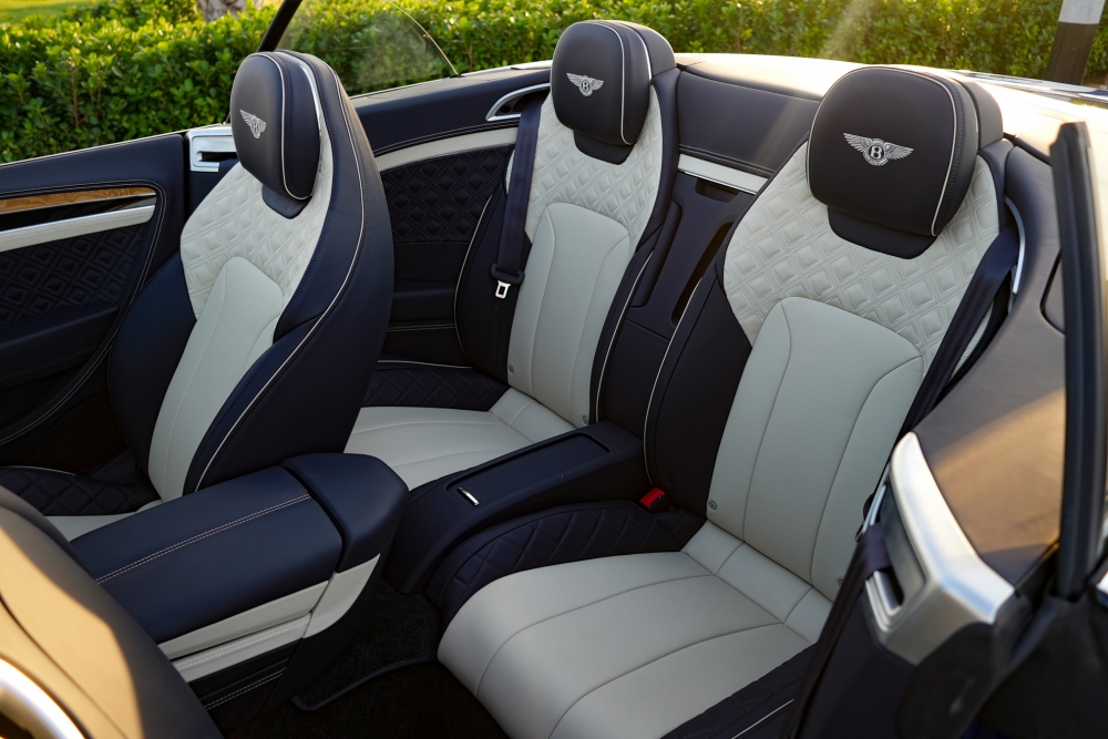 Mavi Bentley Continental GT Cabrio 2022