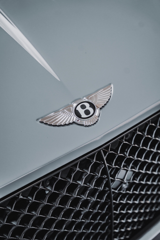Bianco Bentley Continental GT decappottabile 2024