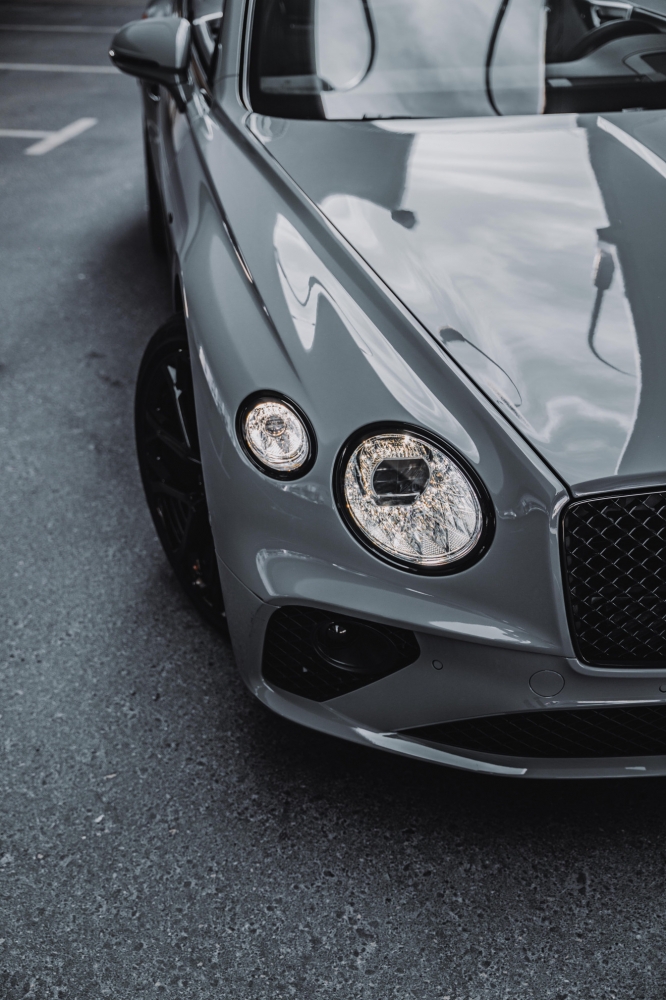 Bianco Bentley Continental GT decappottabile 2024