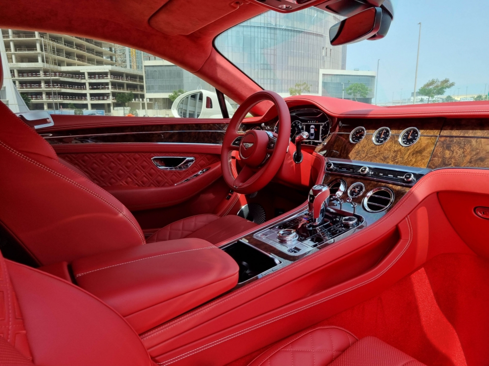 wit Bentley Continental GT 2021