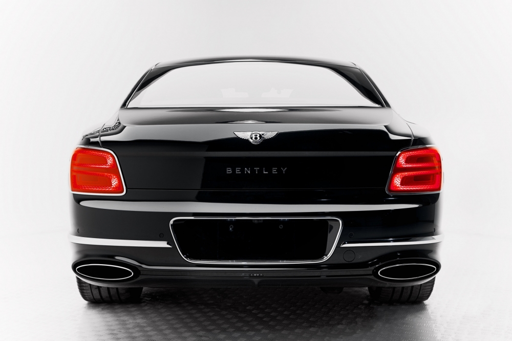 Negro Bentley Espuela voladora 2021
