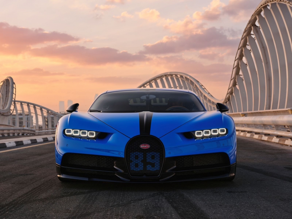Mavi Bugatti Chiron Sporları 2022
