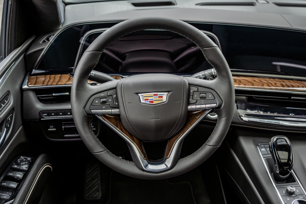 Schwarz Cadillac Escalade Platinum Sport 2024