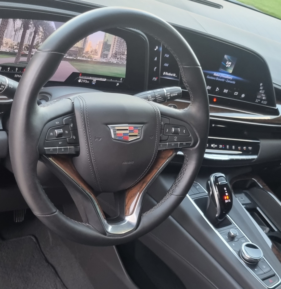 Schwarz Cadillac Escalade Platinum Sport 2021