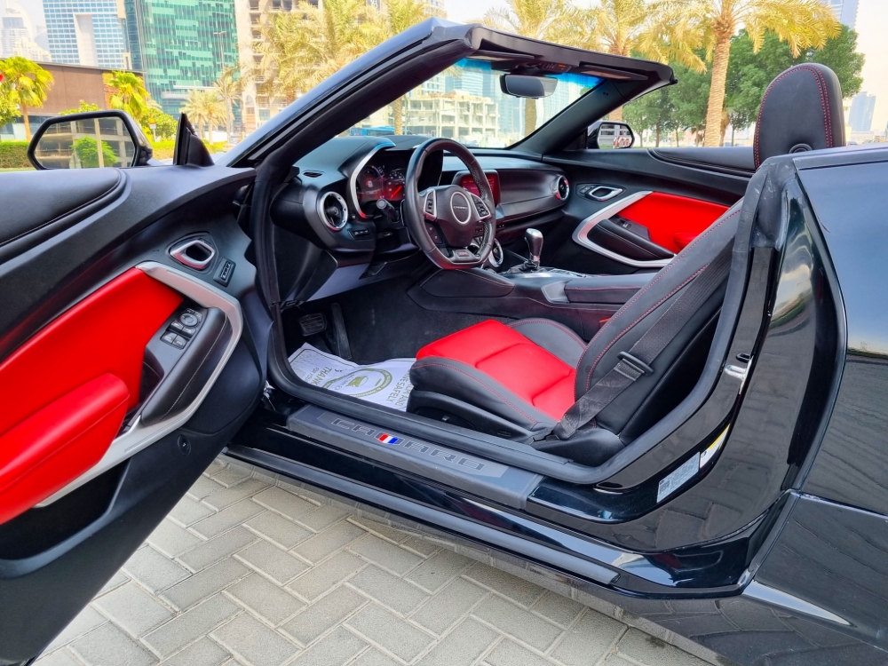 Черный Шевроле Camaro SS Кабриолет V8 2020 год