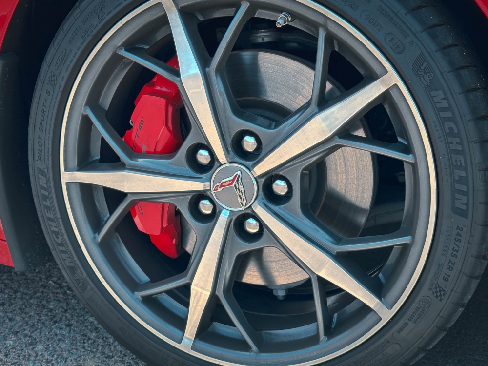 rood Chevrolet Corvette C8 Stingray Cabrio 2023
