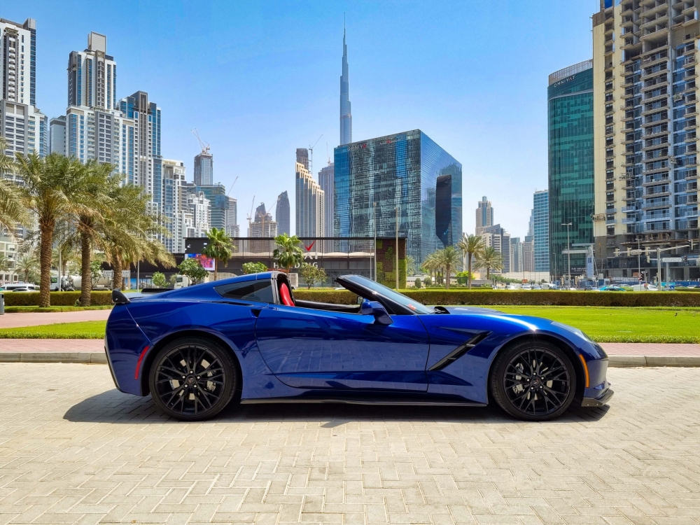 Голубой Шевроле Кабриолет Corvette C7 Stingray 2019 год