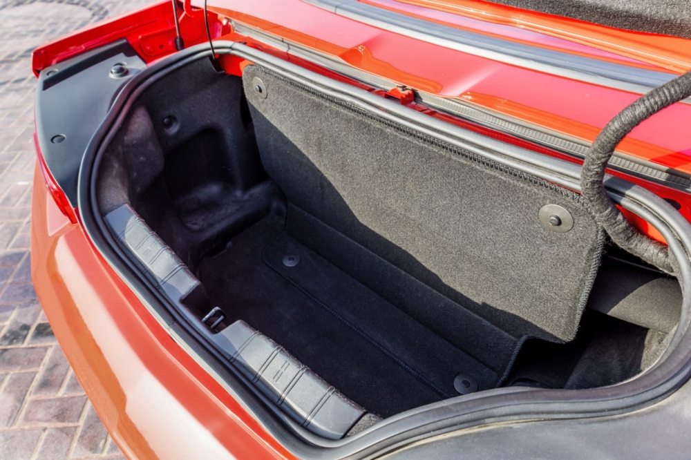 红色的 雪佛兰 Camaro RS 敞篷 V6 2021