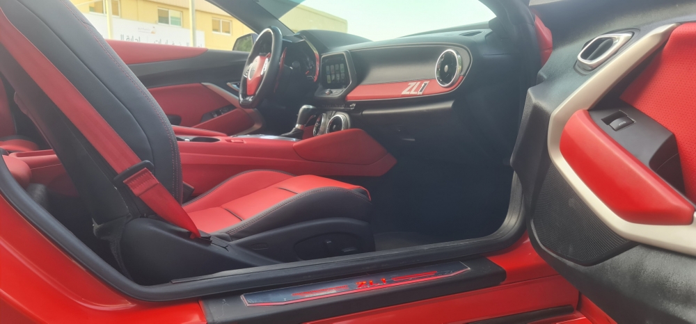 Красный Шевроле Camaro ZL1 Кабриолет V8 2019 год