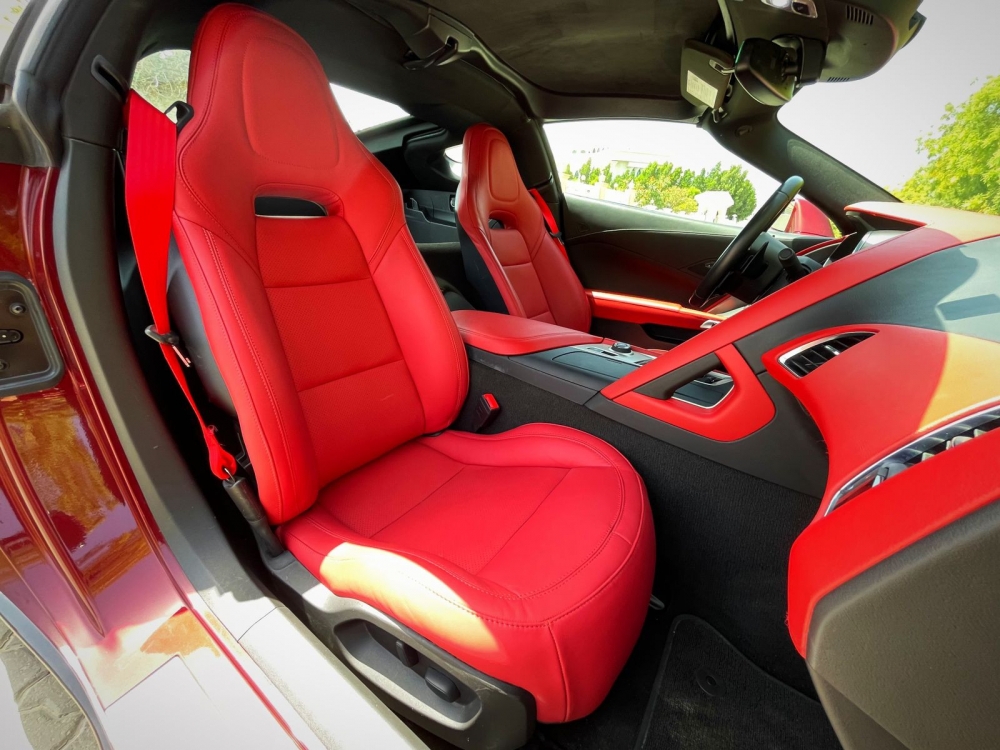 Kastanienbraun Chevrolet Corvette C7 Stingray Cabrio 2019