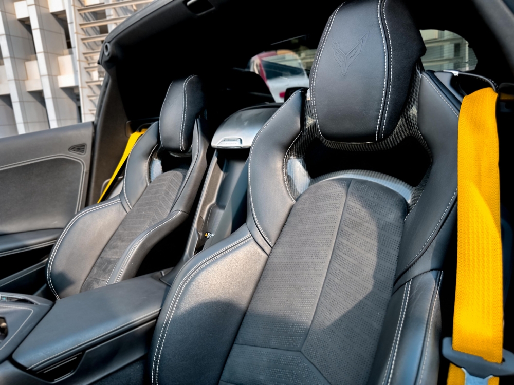 Черный Шевроле Кабриолет Corvette C8 Grand Sport 2021 год