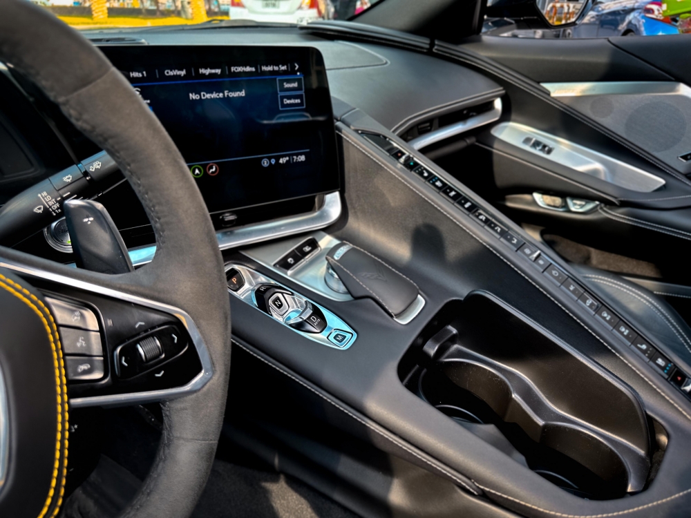 Черный Шевроле Кабриолет Corvette C8 Grand Sport 2021 год