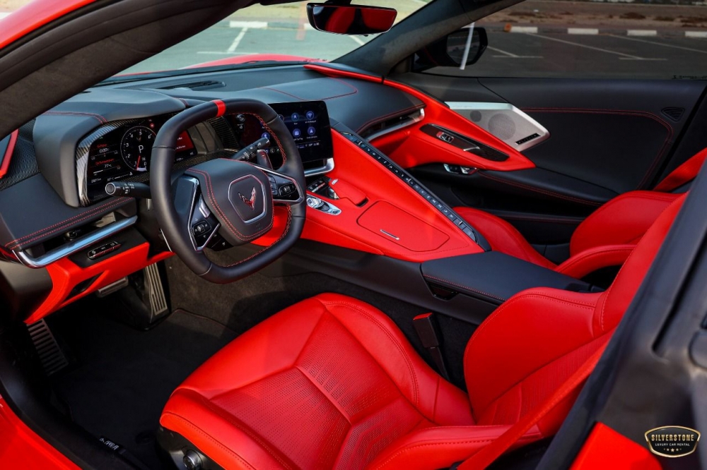 Rosso Chevrolet Corvette C8 Stingray decappottabile 2022