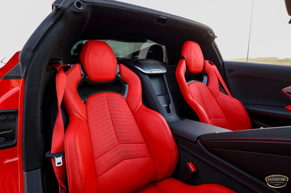 Kırmızı Chevrolet Corvette C8 Stingray Cabrio 2022