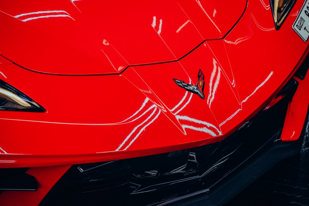 Rosso Chevrolet Corvette C8 Stingray decappottabile 2023