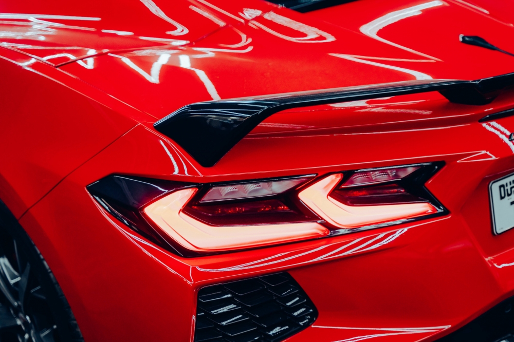 Kırmızı Chevrolet Corvette C8 Stingray Cabrio 2023