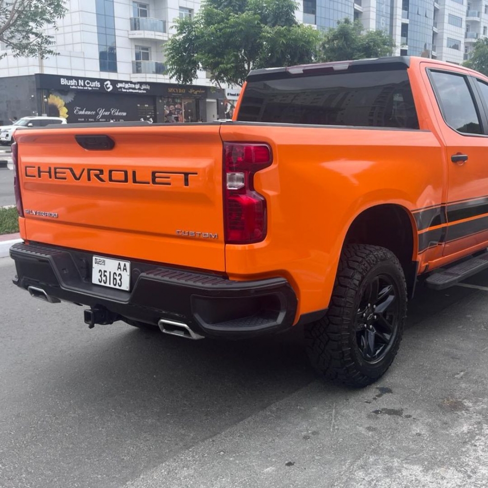 naranja Chevrolet Silverado 2022