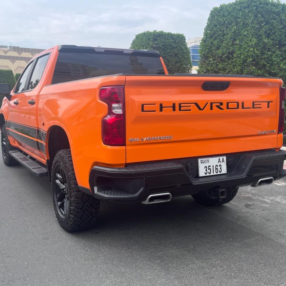 naranja Chevrolet Silverado 2022