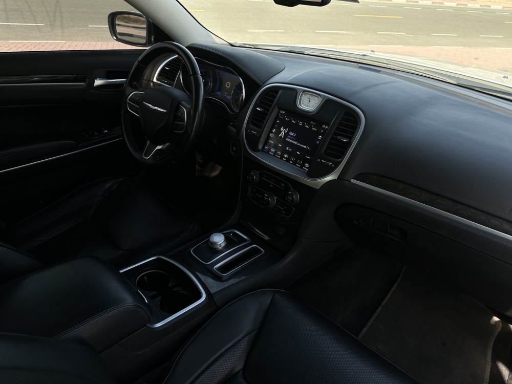 blanc Chrysler 300C 2020